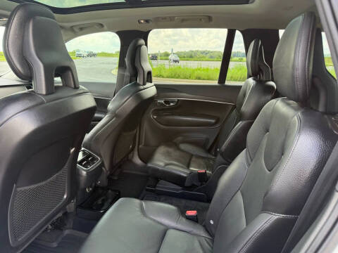 2020 Volvo XC90 T6 Momentum 6-Passenger