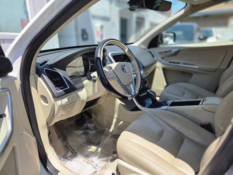 2016 Volvo XC60 T5 Drive-E Premier