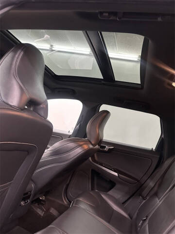 2017 Volvo XC60 T6 R-Design