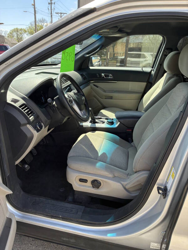 2015 Ford Explorer Base - Photo 9
