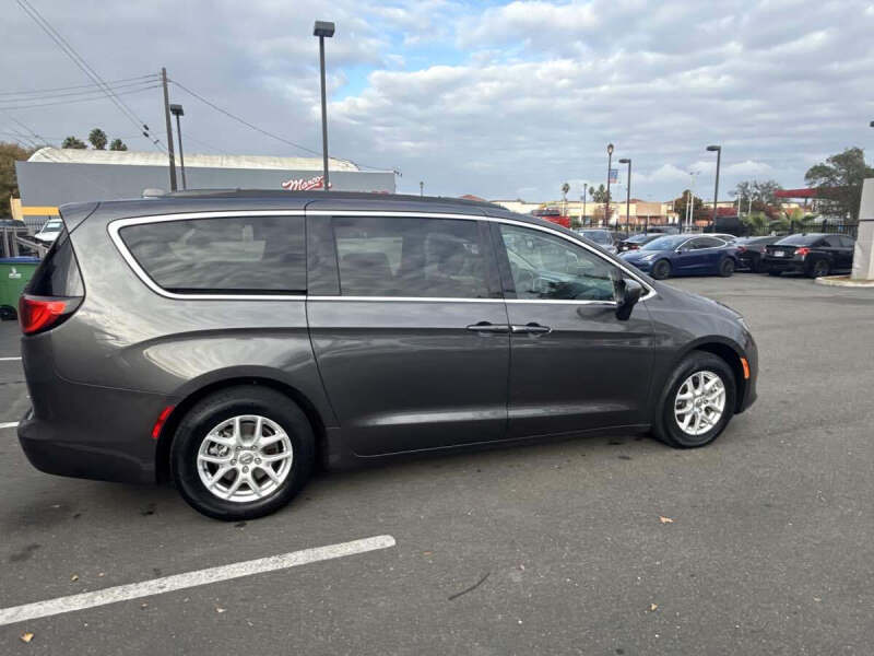 2017 Chrysler Pacifica Touring