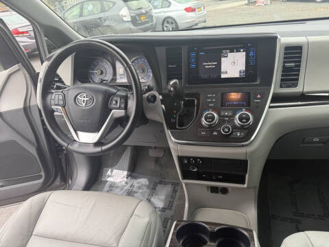 2015 Toyota Sienna XLE Premium 8-Passenger
