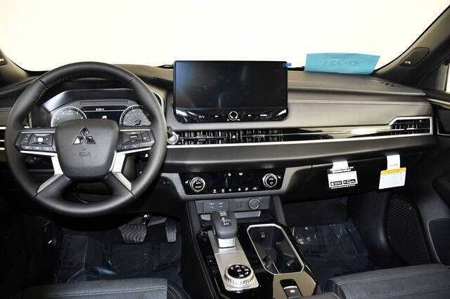 2026 Mitsubishi Outlander LE