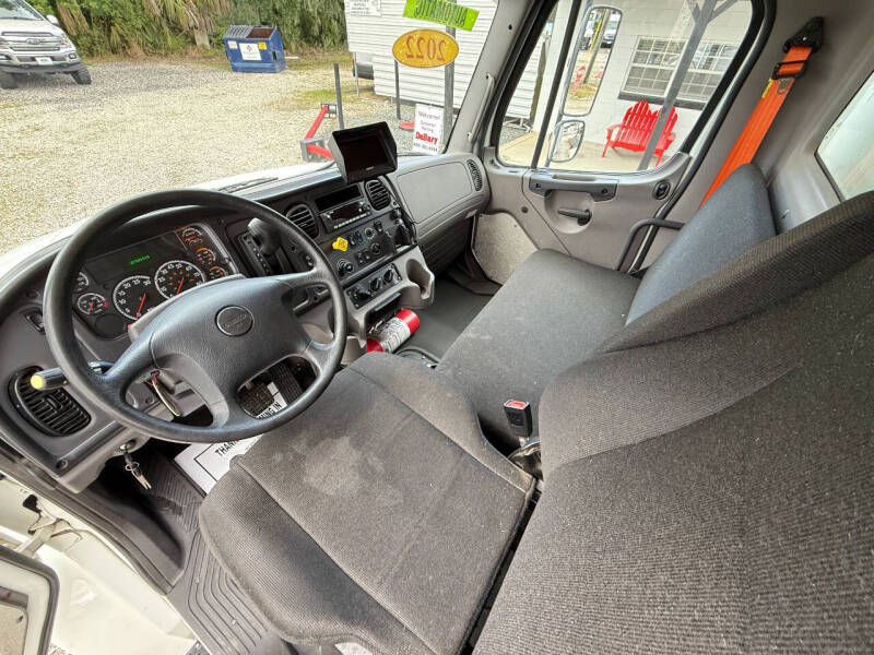 2022 Freightliner M2 106