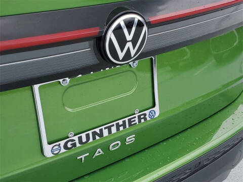 2025 Volkswagen Taos SE Black