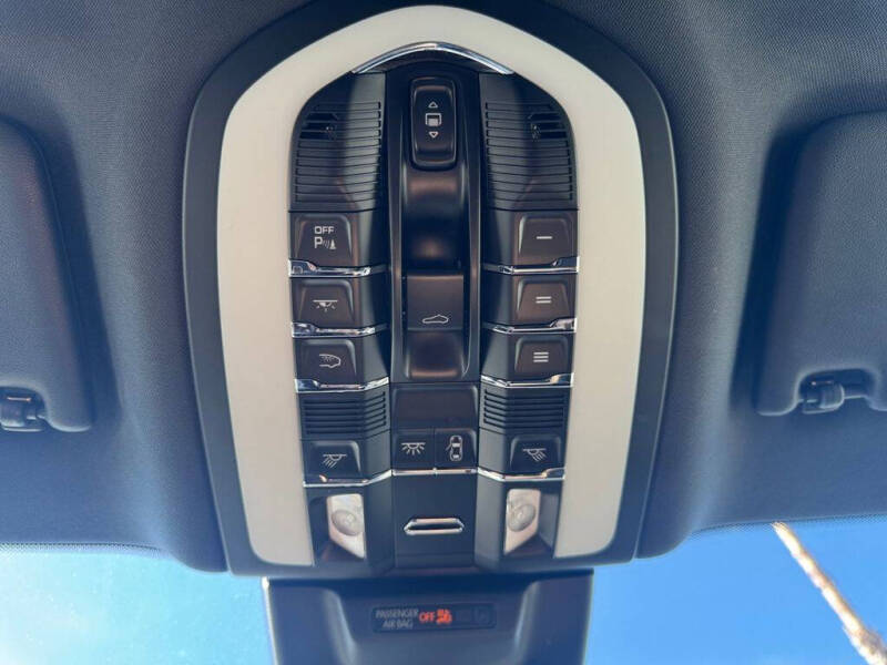 2023 Porsche Macan T