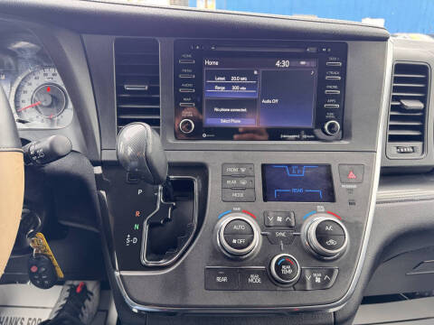 2019 Toyota Sienna SE 8-Passenger