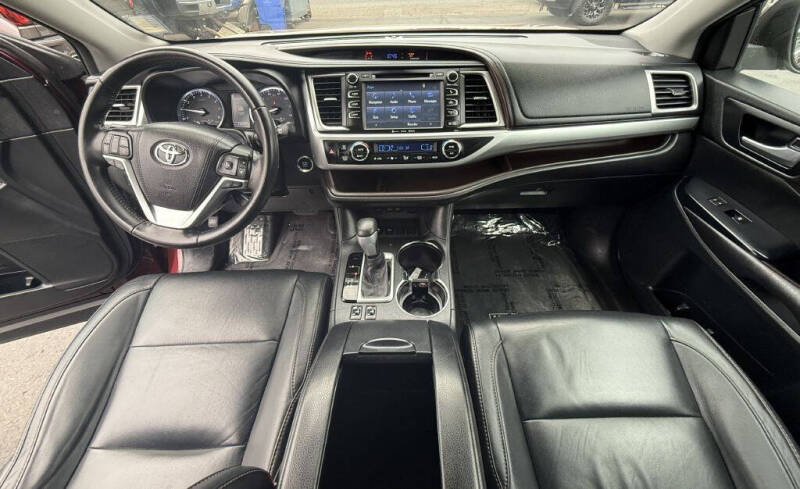 2017 Toyota Highlander SE