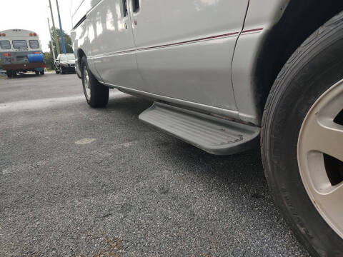 2005 Ford E-Series E-150 Chateau