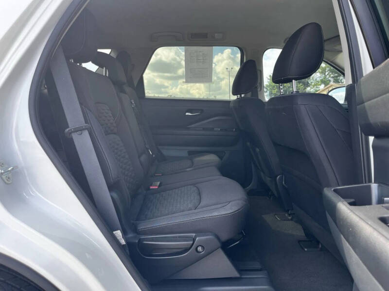 2022 Nissan Pathfinder SV