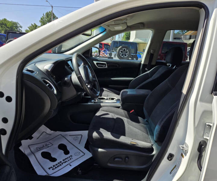 2016 Nissan Pathfinder SV