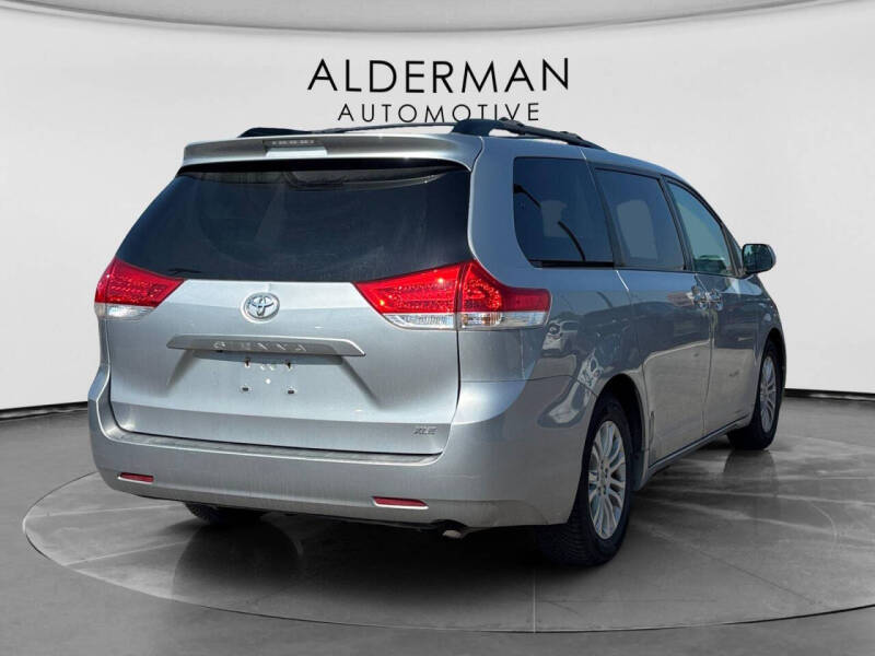 2014 Toyota Sienna XLE 8-Passenger