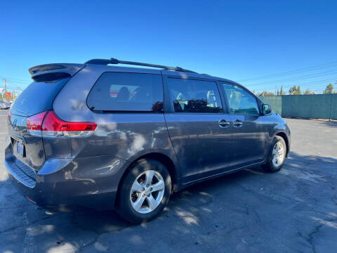 2013 Toyota Sienna XLE 7-Passenger
