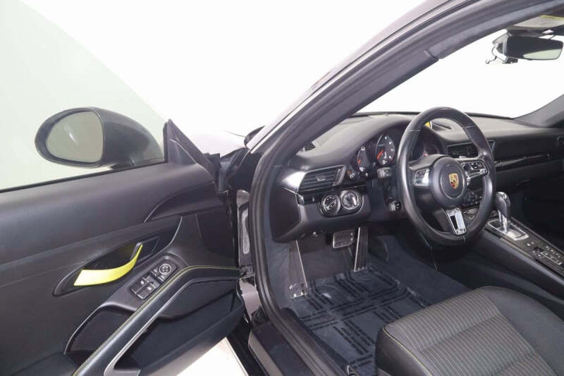 2019 Porsche 911 Carrera