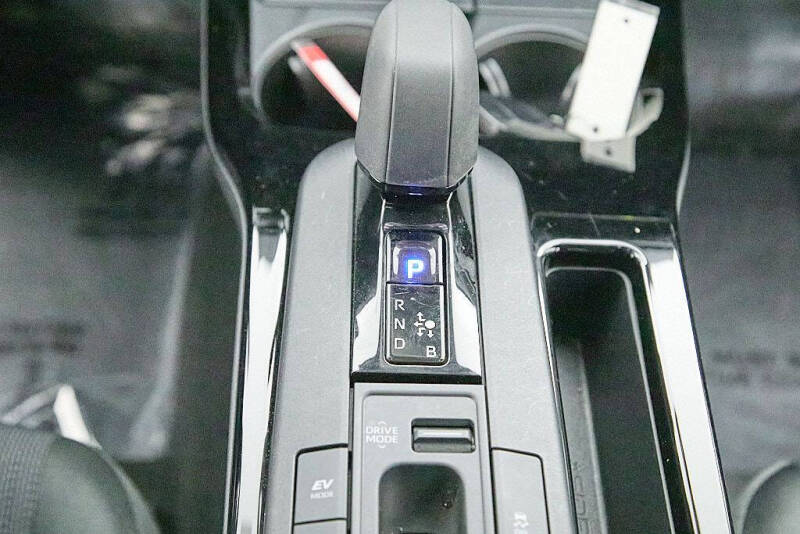 2025 Toyota Prius LE