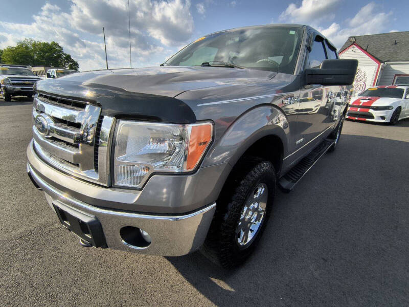 2012 Ford F-150 XLT photo 2