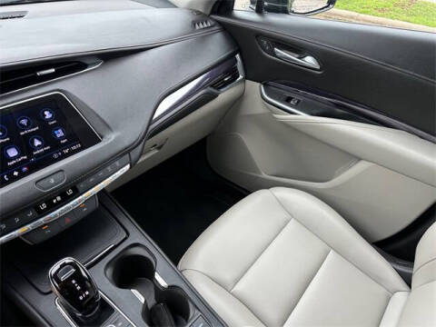 2022 Cadillac XT4 Luxury