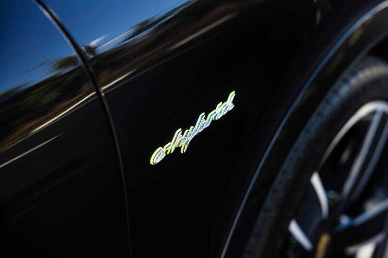 2022 Porsche Cayenne Turbo S E-Hybrid Coupe