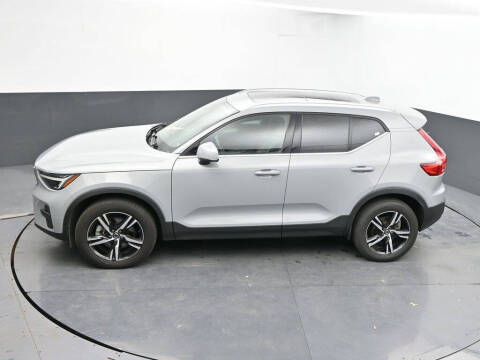 2025 Volvo XC40 B5 Core Bright Theme