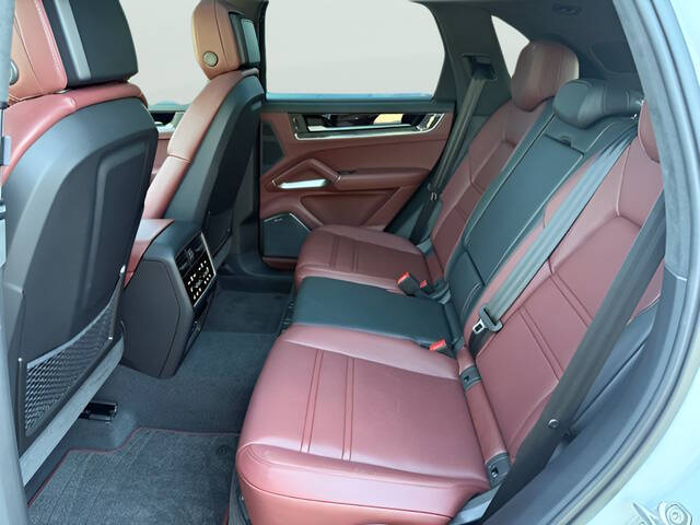 2025 Porsche Cayenne GTS