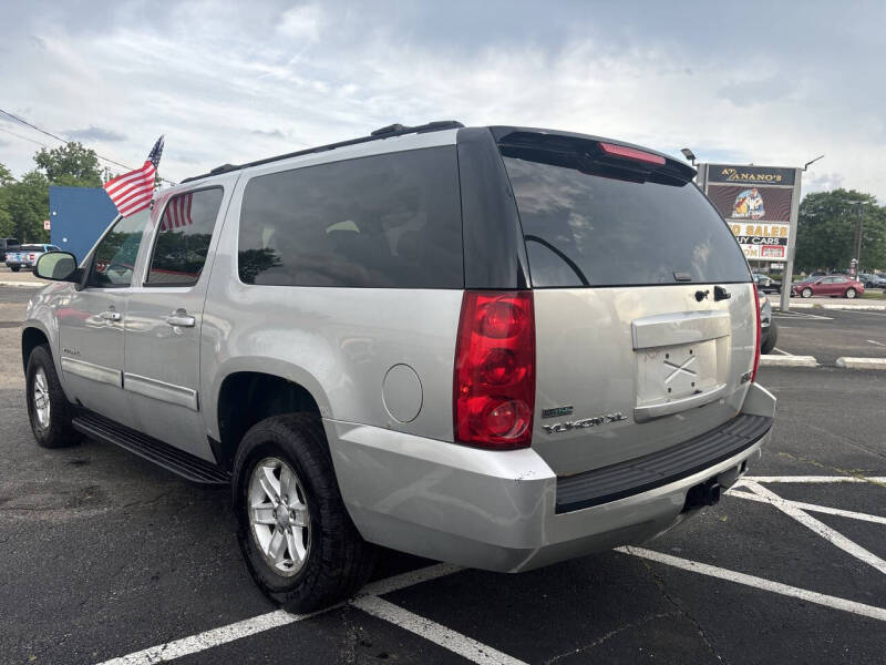 2011 GMC Yukon XL SLE