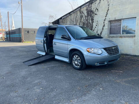 2005 Chrysler Town and Country for sale at Peppard Autoplex in Nacogdoches TX