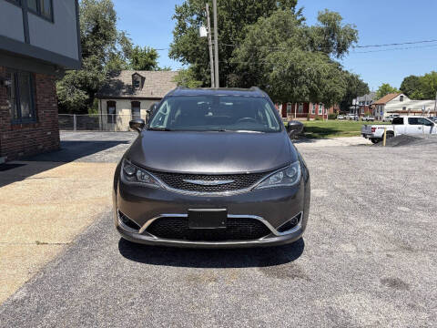 2017 Chrysler Pacifica Touring-L