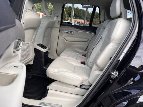 2023 Volvo XC90 Recharge T8 Ultimate Dark Theme