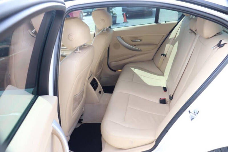 2012 BMW 3 Series 328i