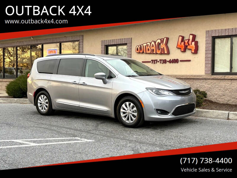 2017 Chrysler Pacifica Touring-L's photo