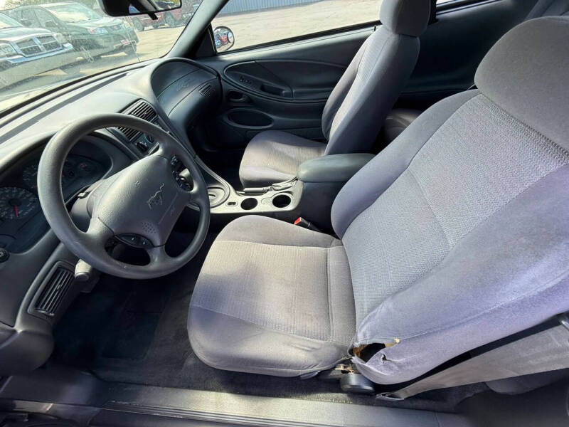 2004 Ford Mustang