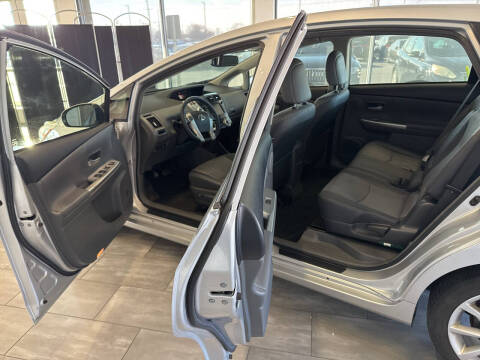 2014 Toyota Prius v Five