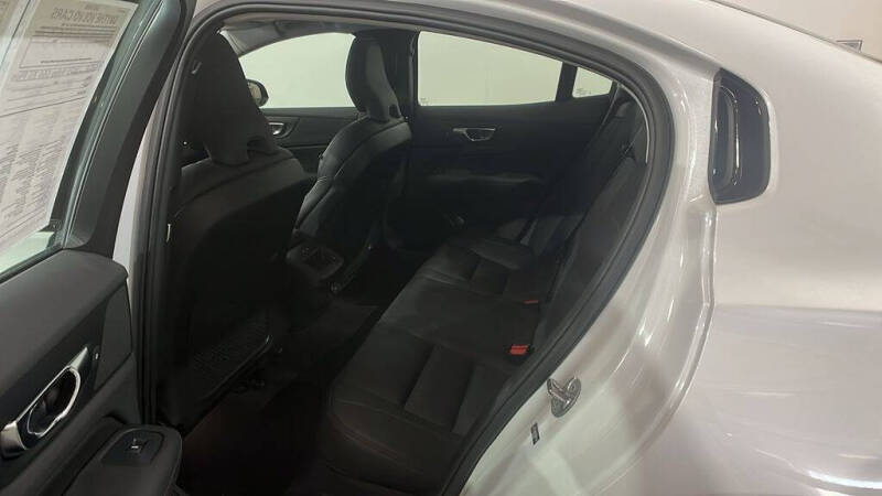 2025 Volvo S60 B5 Plus