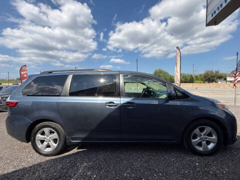 2015 Toyota Sienna LE 8-Passenger
