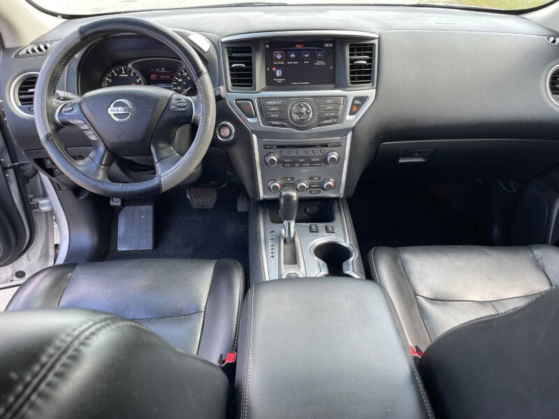 2017 Nissan Pathfinder SL