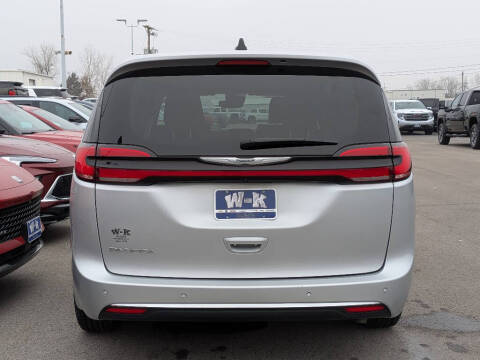 2024 Chrysler Pacifica Touring L