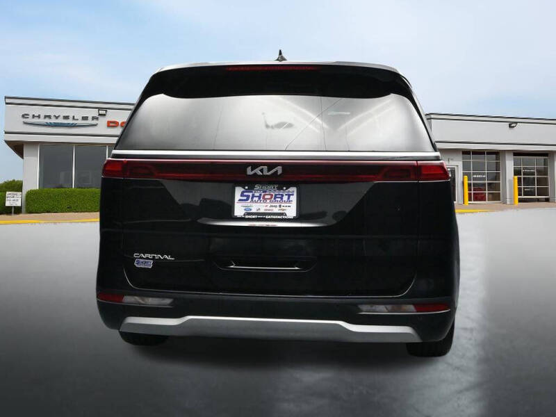 2024 Kia Carnival EX
