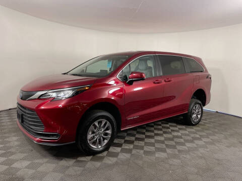 2023 Toyota Sienna LE 8-Passenger