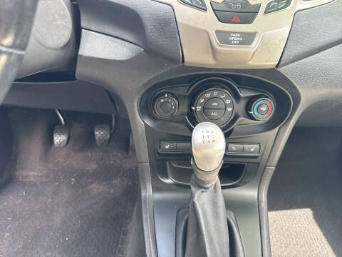 2011 Ford Fiesta SES