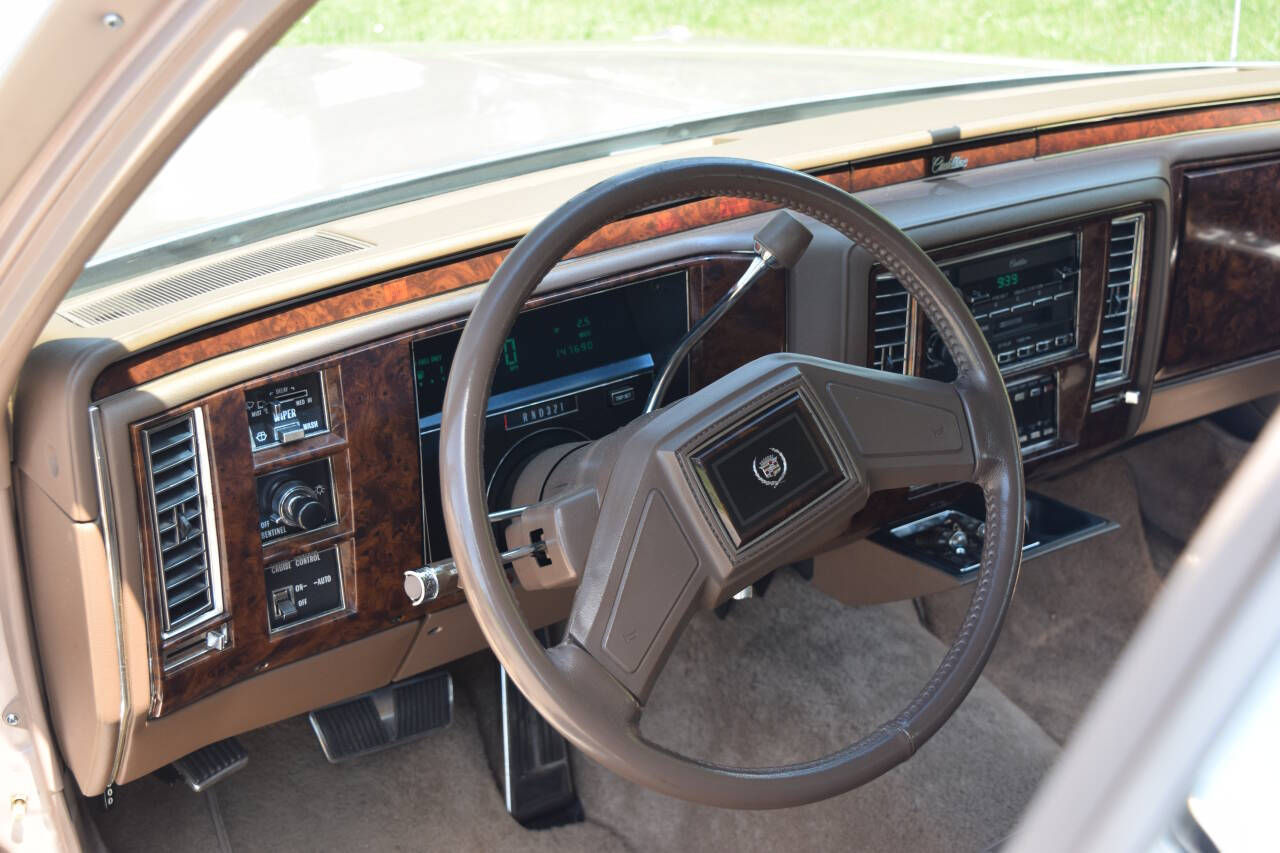 1991 Cadillac Brougham 210
