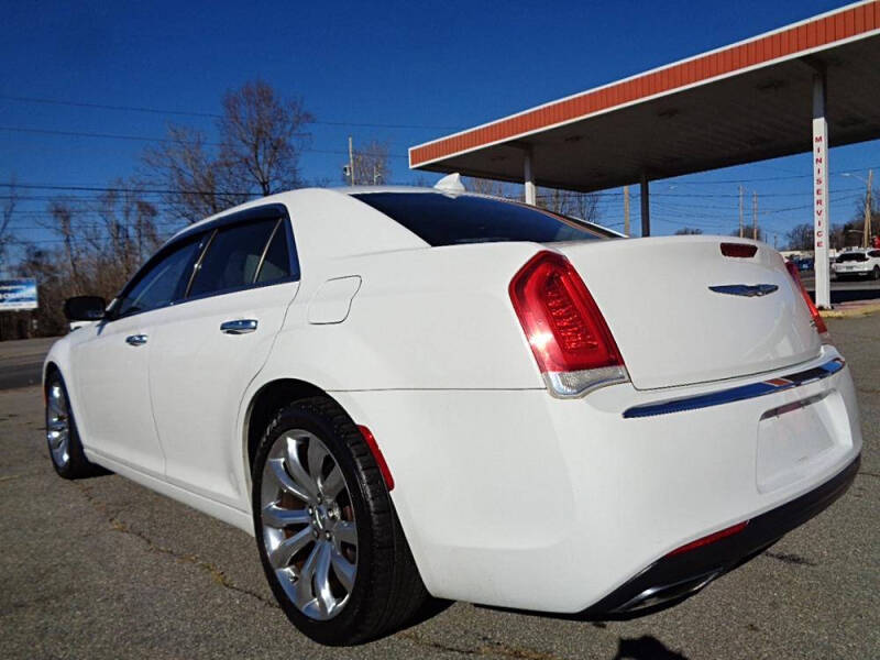 2017 Chrysler 300 C
