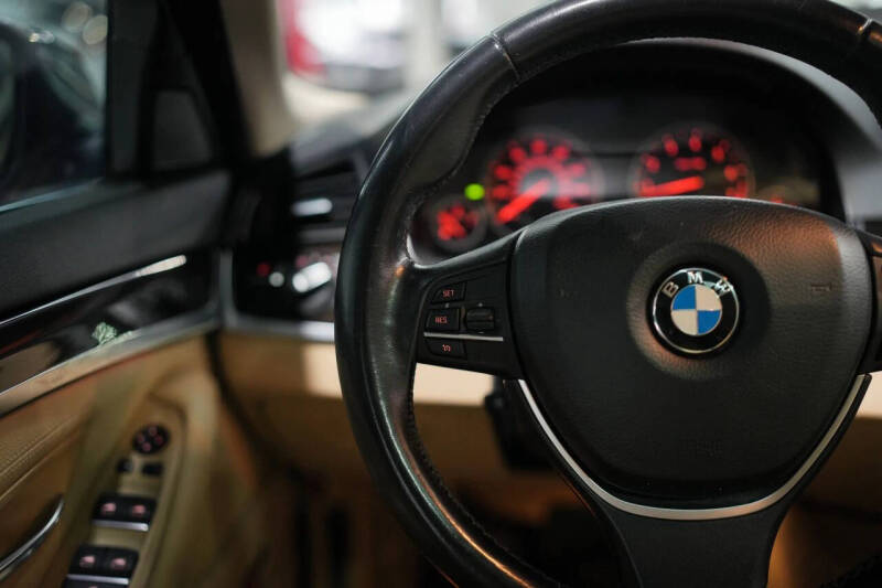 2015 BMW 5 Series 528i