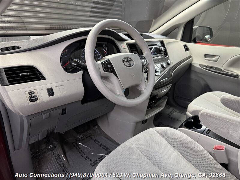 2012 Toyota Sienna LE 8-Passenger