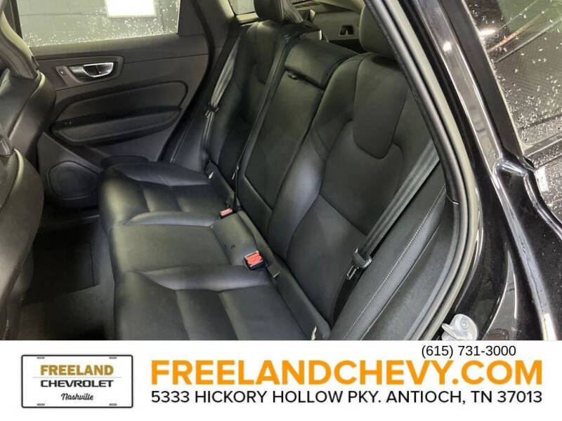 2023 Volvo XC60 B5 Plus Dark Theme