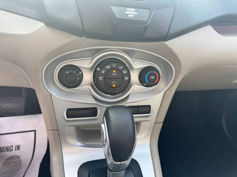 2016 Ford Fiesta SE