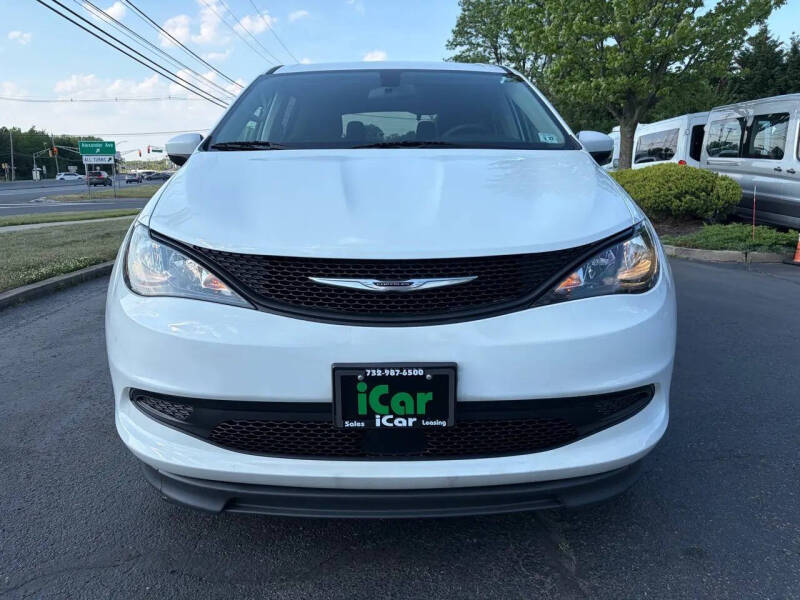 2022 Chrysler Voyager LX