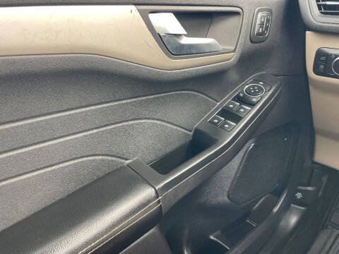 2022 Ford Escape Hybrid SEL