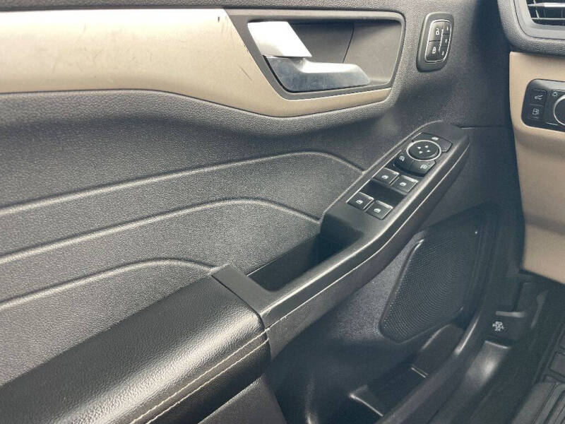 2022 Ford Escape Hybrid SEL