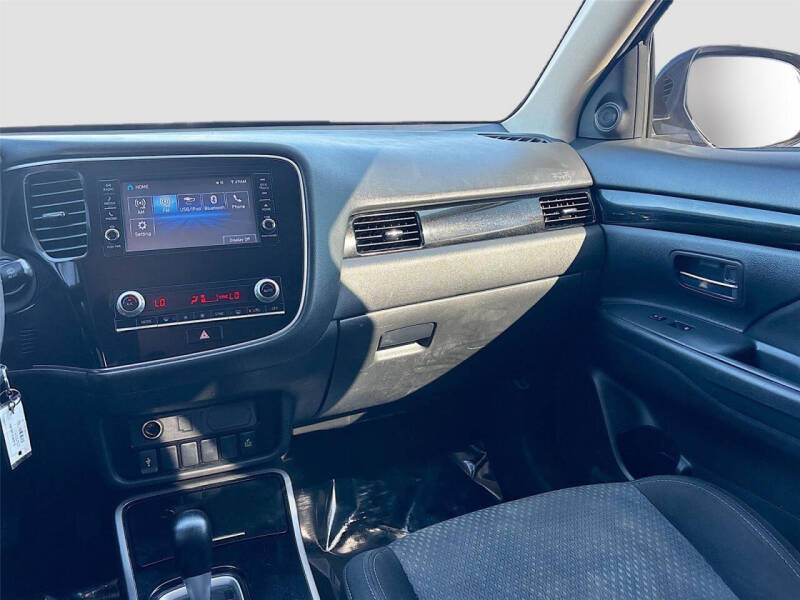 2020 Mitsubishi Outlander ES