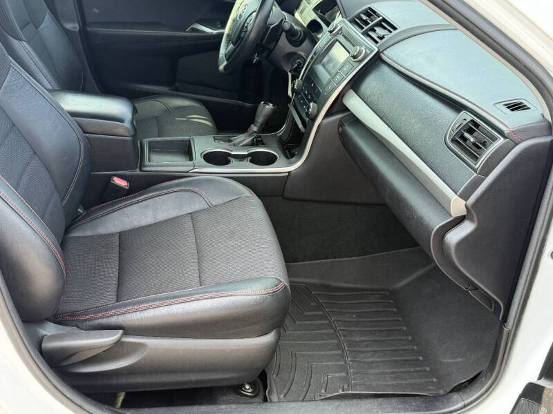 2017 Toyota Camry SE